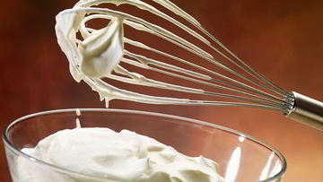 Рецепт Мокрого безе для украшения торта