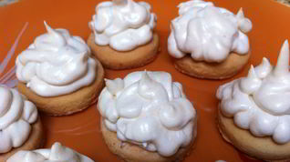 Рецепт Печений-безе с черной смородиной