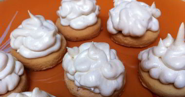 Рецепт Печений-безе с черной смородиной