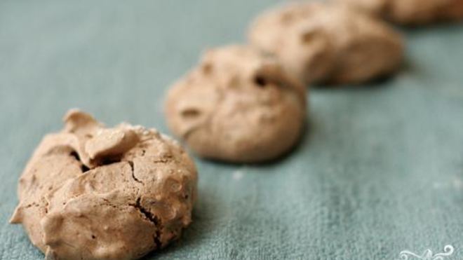 Рецепт шоколадного безе с миндалем