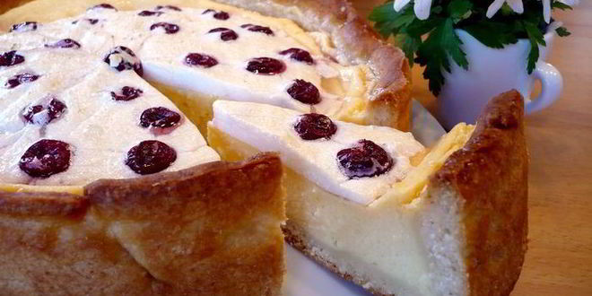 Рецепт Творожного десерта с пудингом и вишневым безе Чизкейк