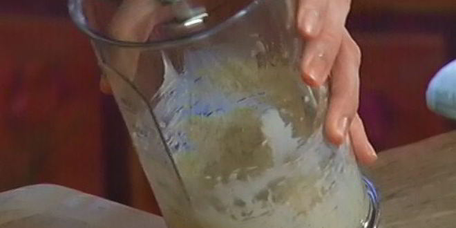 Рецепт ванильного коржа с ягодами и безе