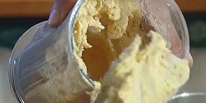 Рецепт ванильного коржа с ягодами и безе