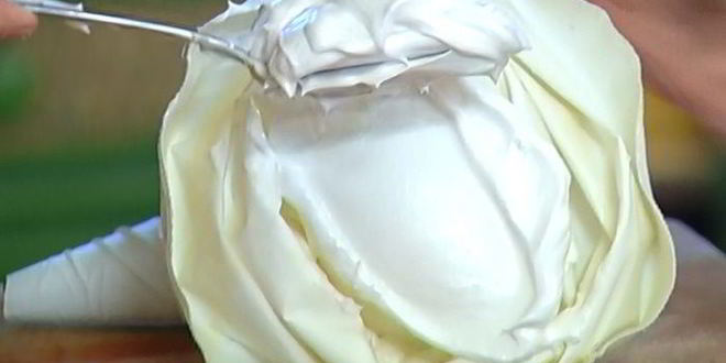 Рецепт ванильного коржа с ягодами и безе