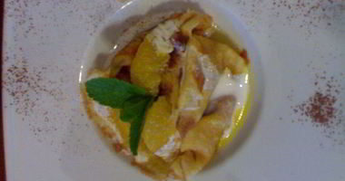 Рецепт Блинного десерта с сыром рикотта и апельсиновым соусом