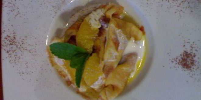 Рецепт Блинного десерта с сыром рикотта и апельсиновым соусом