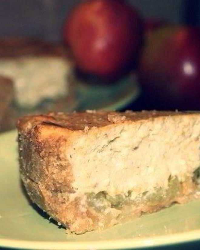 Рецепт чизкейка с халвой и карамельными яблочками