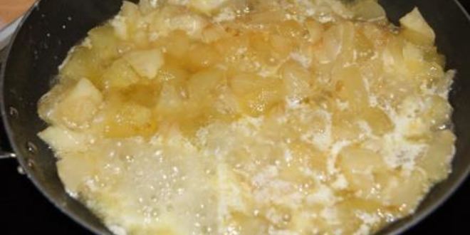 Рецепт чизкейка с халвой и карамельными яблочками