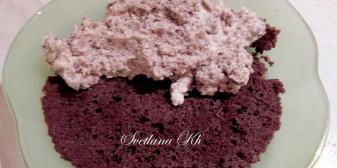 Рецепт десерта с халвой, клюквой и сливками