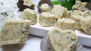 Рецепт Конфет из белого шоколада с орехами и цукатами