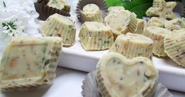 Рецепт Конфет из белого шоколада с орехами и цукатами