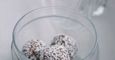 Рецепт Конфет из фиников с орехами