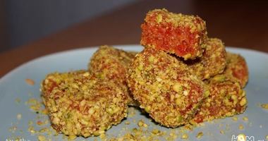 Рецепт Конфет из сушеного кизила с миндалем