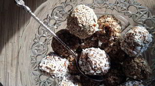 Рецепт Простых конфет из сухофруктов