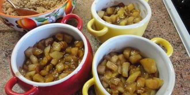 Рецепт крамбла яблочного с курагой и абрикосовым пюре