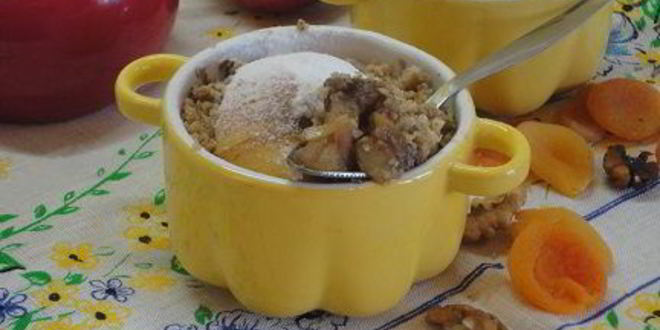 Рецепт крамбла яблочного с курагой и абрикосовым пюре
