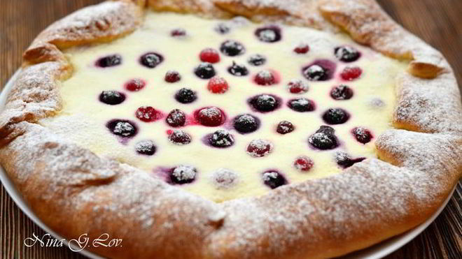 Рецепт бархатной галеты с творожным кремом и ягодами