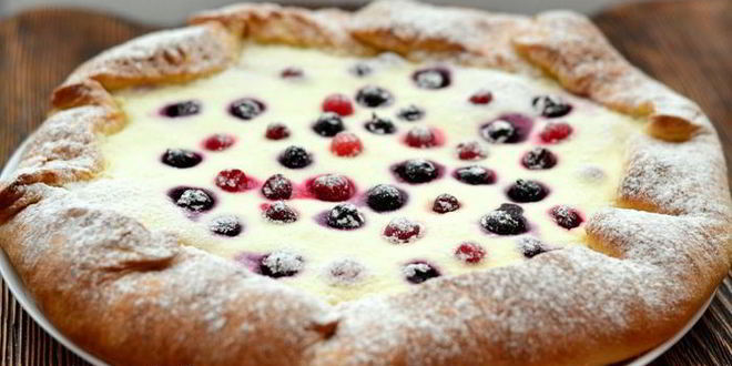 Рецепт бархатной галеты с творожным кремом и ягодами