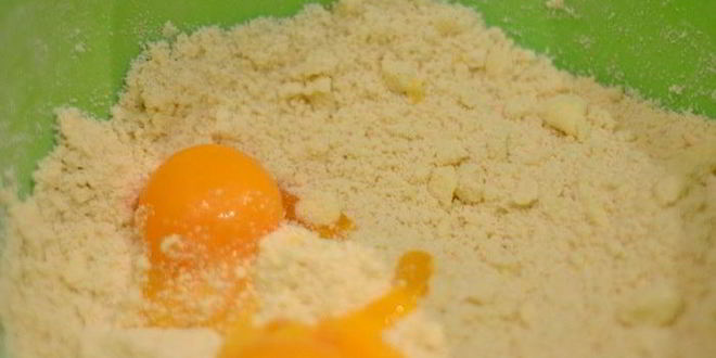 Рецепт бархатной галеты с творожным кремом и ягодами