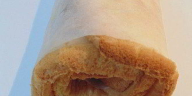 Рецепт нежного рулета с брусничным кремом и маршмеллоу