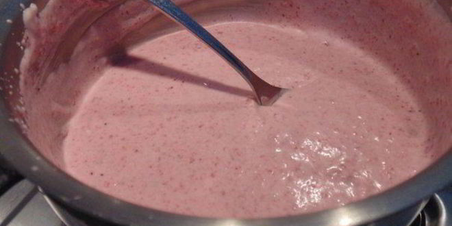 Рецепт нежного рулета с брусничным кремом и маршмеллоу