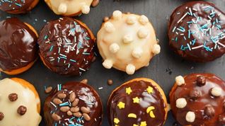 Рецепт Пончиков берлинеры с заварным кремом и шоколадной помадкой