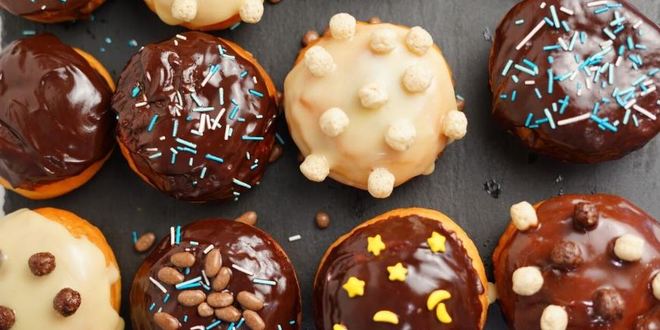 Рецепт Пончиков берлинеры с заварным кремом и шоколадной помадкой