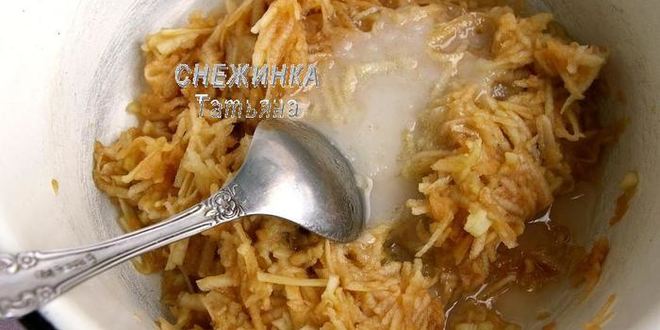 Рецепт рулета из овсяных хлопьев с творожно-малиновой начинкой и кремом