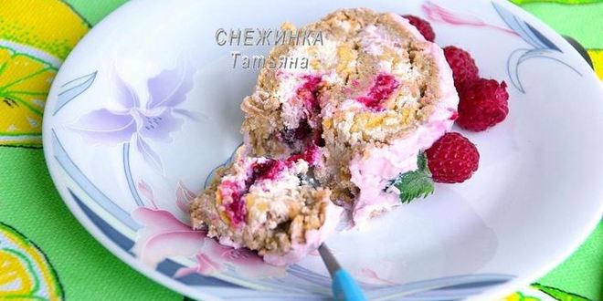 Рецепт рулета из овсяных хлопьев с творожно-малиновой начинкой и кремом