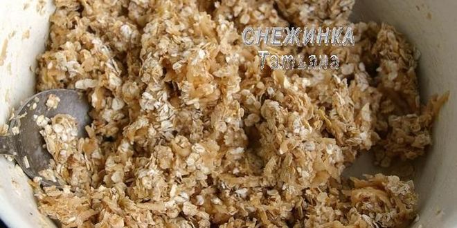 Рецепт рулета из овсяных хлопьев с творожно-малиновой начинкой и кремом