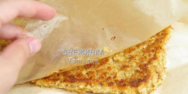 Рецепт рулета из овсяных хлопьев с творожно-малиновой начинкой и кремом