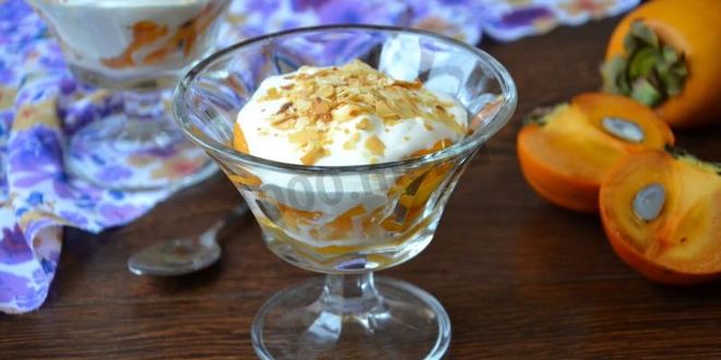 Рецепт Сливочного крема десерт с хурмой, коньяком и миндальными лепестками