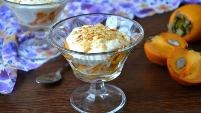 Рецепт сливочного крема десерт с хурмой, коньяком и миндальными лепестками