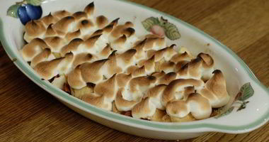 Рецепт Яблочных долек под белковым кремом