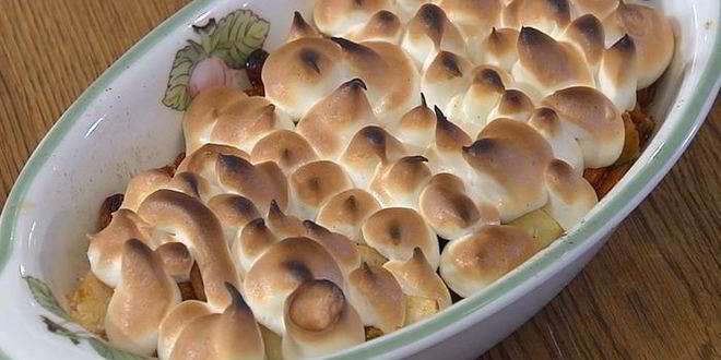 Рецепт яблочных долек под белковым кремом