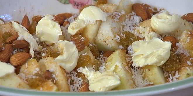 Рецепт яблочных долек под белковым кремом