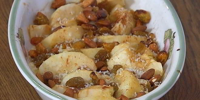 Рецепт яблочных долек под белковым кремом