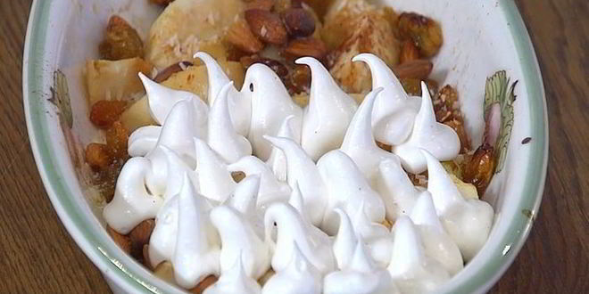 Рецепт яблочных долек под белковым кремом