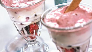 Рецепт Ягод с творожным кремом и йогуртовым соусом