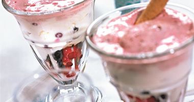 Рецепт Ягод с творожным кремом и йогуртовым соусом