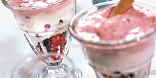 Рецепт Ягод с творожным кремом и йогуртовым соусом