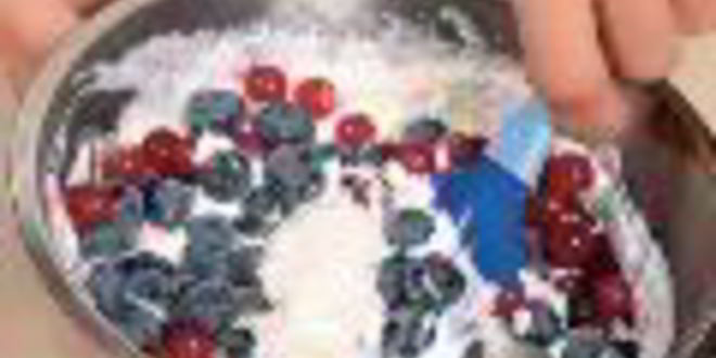 Рецепт ягод с творожным кремом и йогуртовым соусом