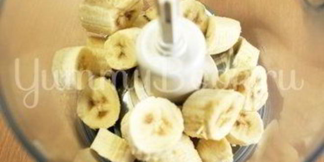 Рецепт бананового мороженого с шоколадом и клубникой