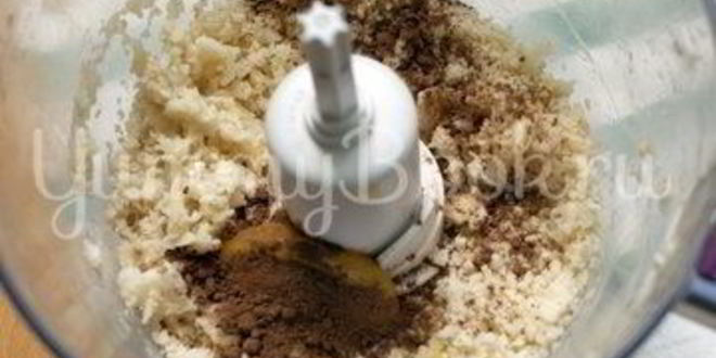 Рецепт бананового мороженого с шоколадом и клубникой