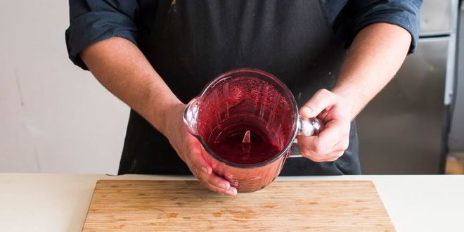 Рецепт безалкогольного коктейля лаванда, эрл грей и ежевика с поплавком из мороженого