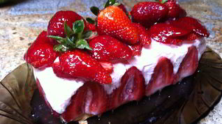 Рецепт Клубничного торта-мороженого