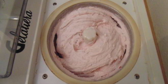 Рецепт мороженого клубничный сюрприз