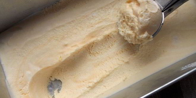 Рецепт мороженого рикотта с засахаренными кедровыми орешками