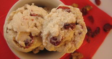 Рецепт Сливочного мороженого с вяленой клюквой и грецким орехом