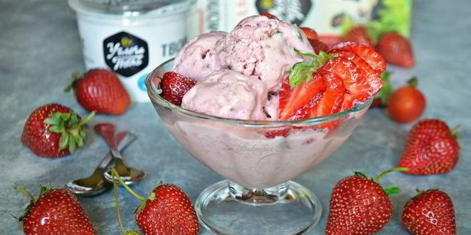 Рецепт творожно-клубничного мороженого с кусочками шоколада